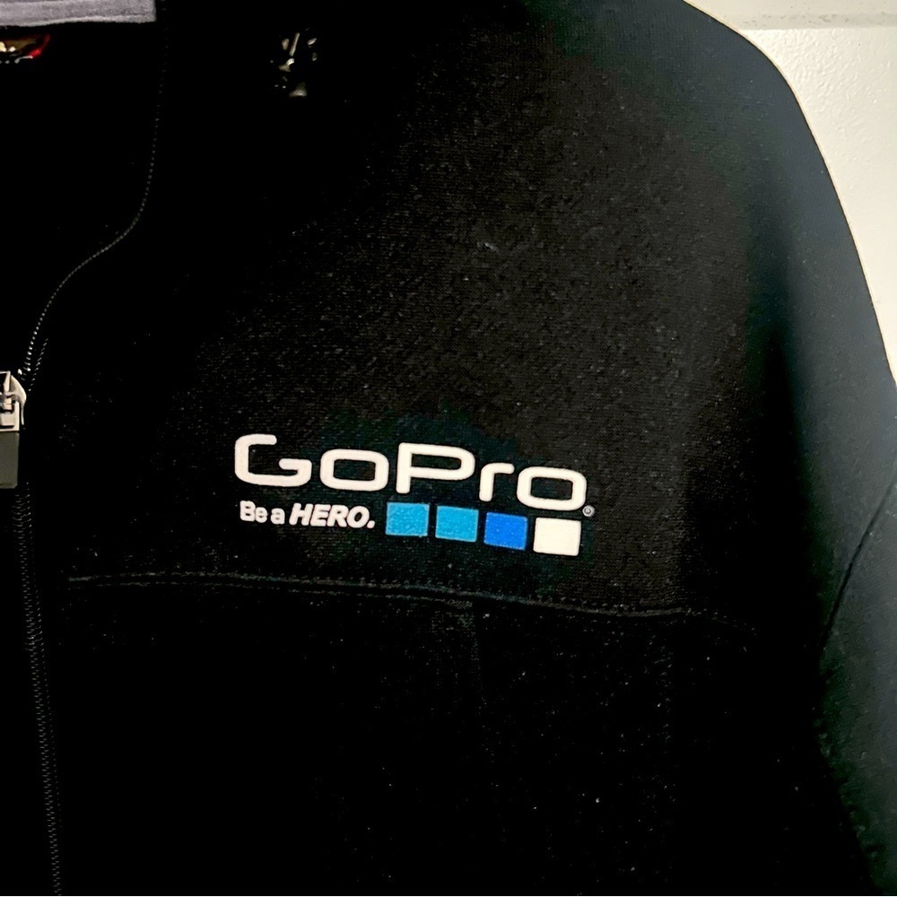 GoPro Zip-Up Jacket with Hood and Thumb Holes Size Small - Picture 2 of 7